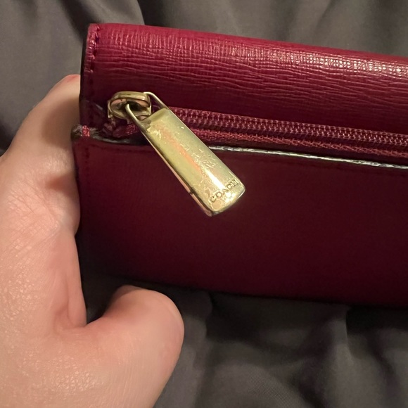 BEAUTIFUL Red Coach Wallet - Picture 3 of 11